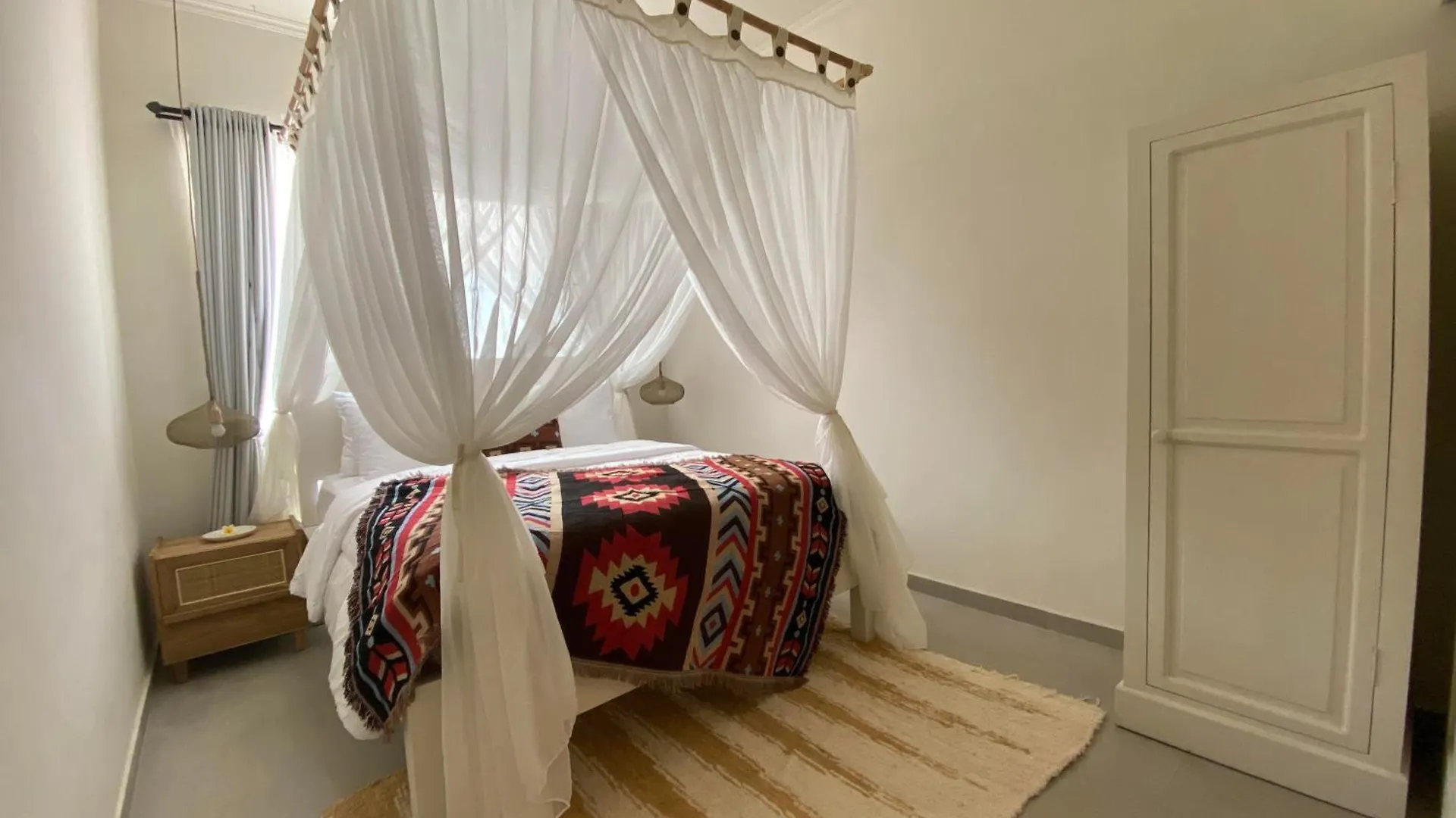 Villa El Nis - Legian - 4 Bedroom - 4 Bathroom - Luxury