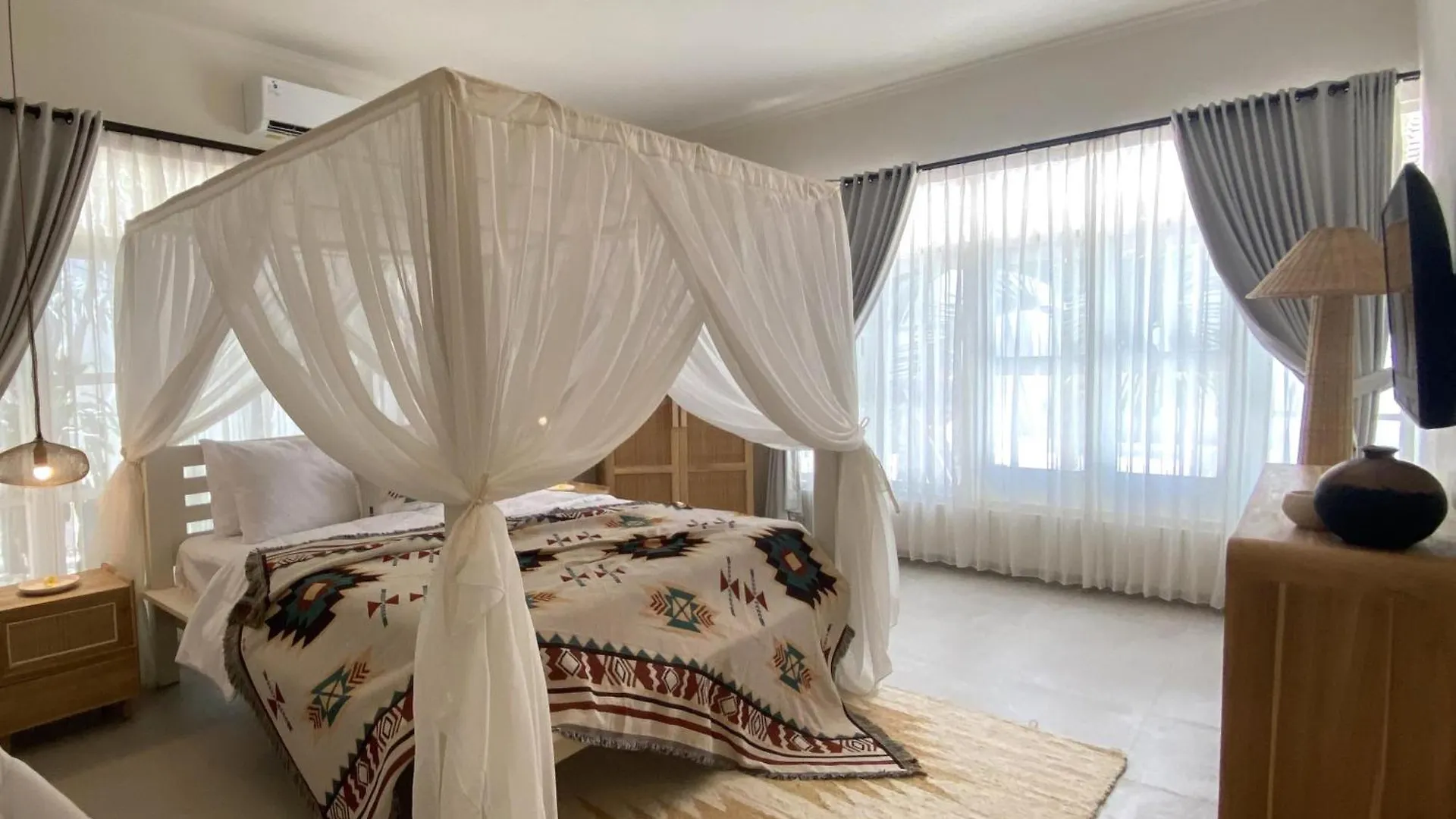 Villa El Nis - Legian - 4 Bedroom - 4 Bathroom - Luxury
